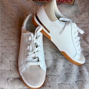 A New Day White and Tan Casual Sneakers